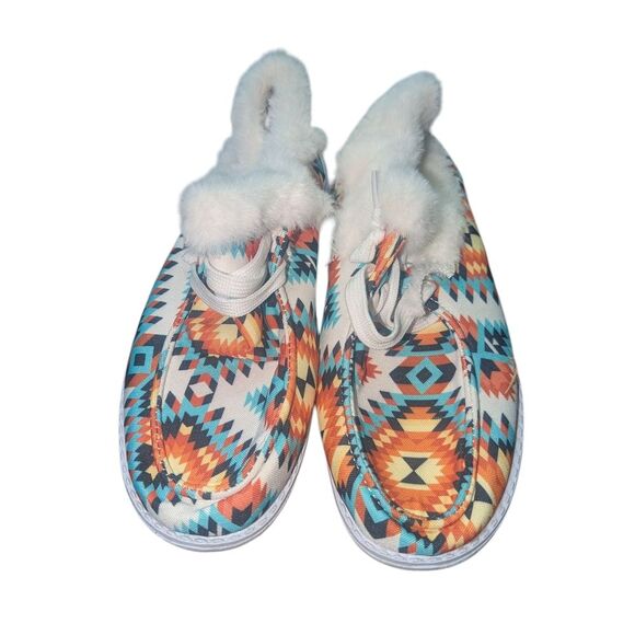 🛍️ Geometric Slide On Shoes With Faux Fur Detail - Picture 4 of 4